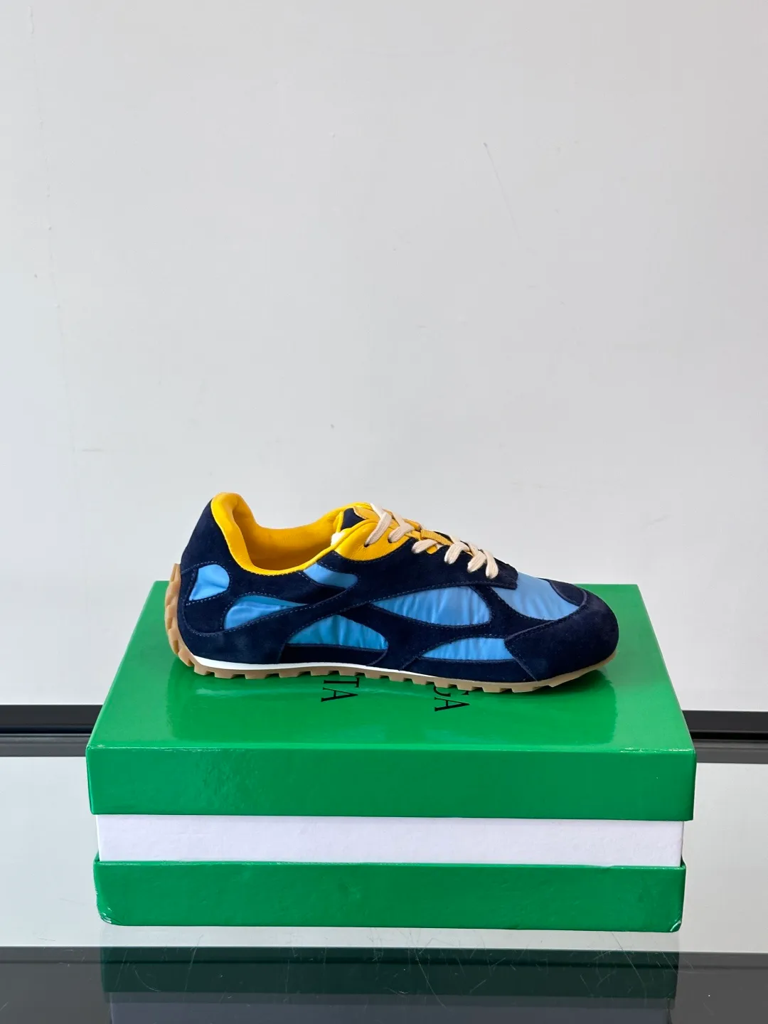 p600 "Bv" new orbit👫 casual sneakers for couples, the retro style of the millennium is so handsome, a super cool fashion item, the most important thing is that it feels incomparably comfortable on the feet, and the design style is also perfect. It will definitely be the one you wear most in daily life, original development, high quality presentation! Size: 35-45 (men’s size 38.45 customized)